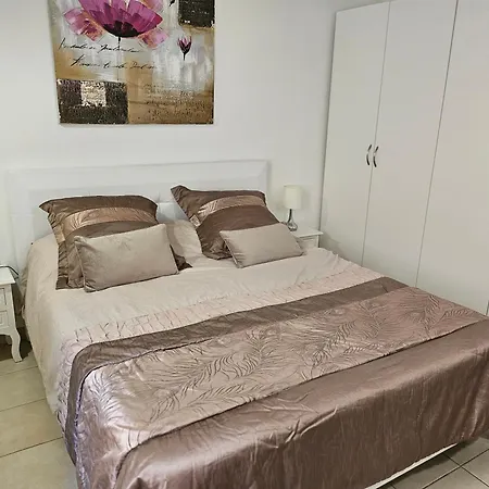 Michele Family - Centre - 2 Pieces Tranquille - A 150 M De La مينتون