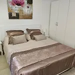 Michele Family - Centre - 2 Pieces Tranquille - A 150 M De La Menton